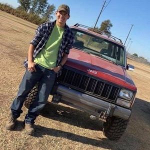 Meet your Posher, Devan